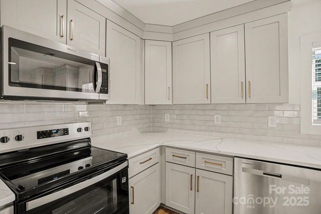 224 Meadow Oaks Drive, Statesville, NC 28625