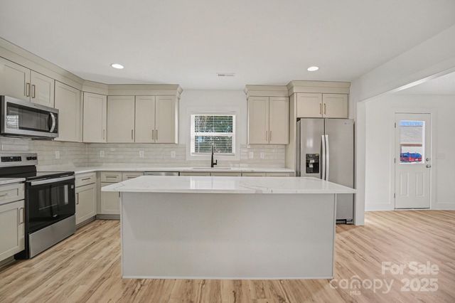 224 Meadow Oaks Drive, Statesville, NC 28625