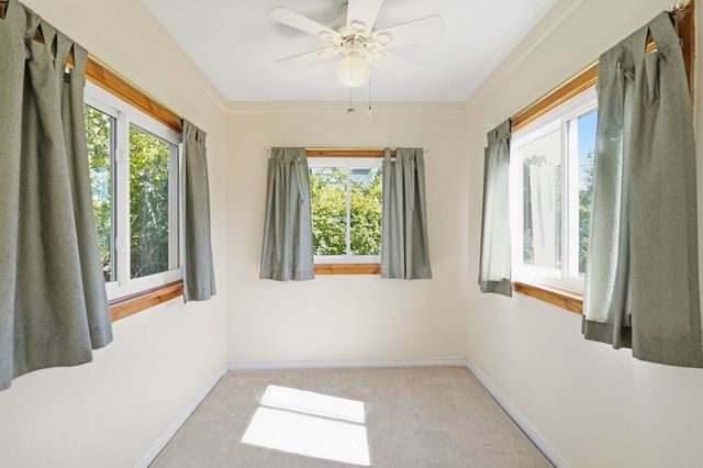 24 Grandview St, Northampton, MA 01062
