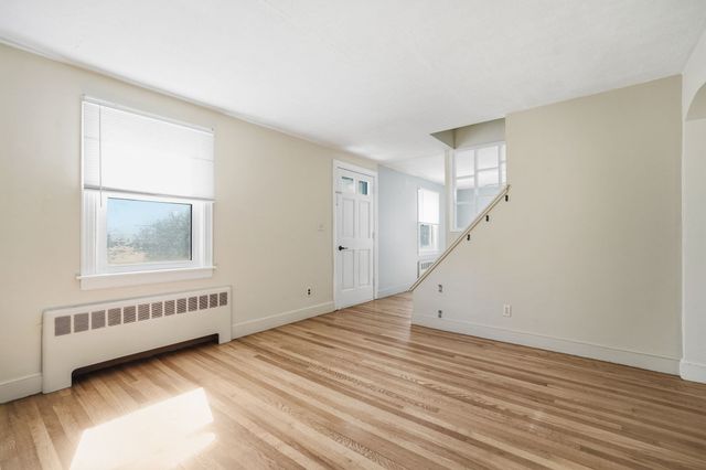 24 Grandview St, Northampton, MA 01062