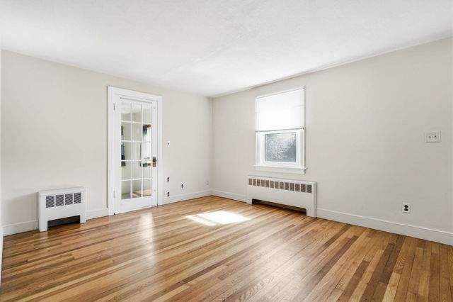 24 Grandview St, Northampton, MA 01062
