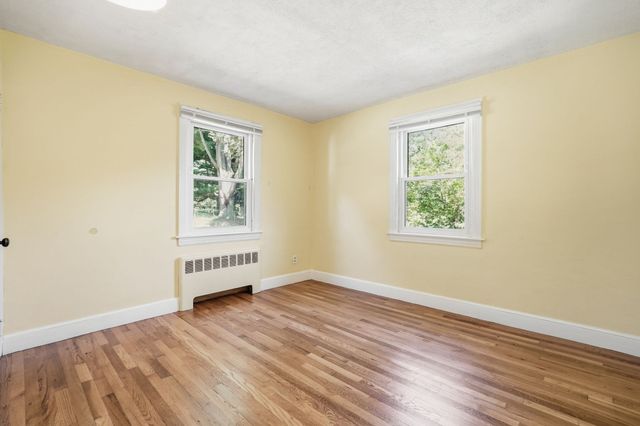 24 Grandview St, Northampton, MA 01062