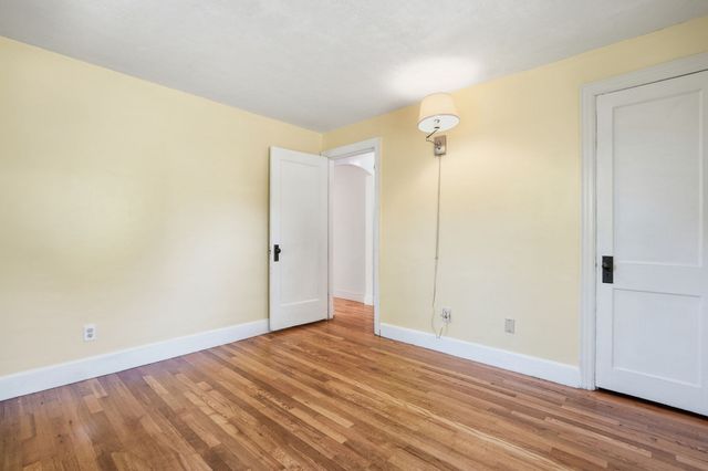 24 Grandview St, Northampton, MA 01062