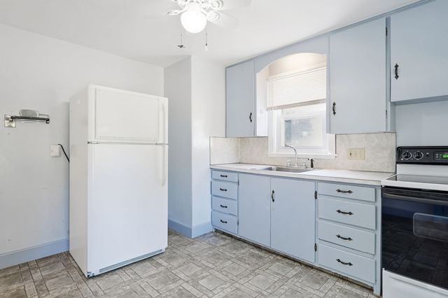 24 Grandview St, Northampton, MA 01062