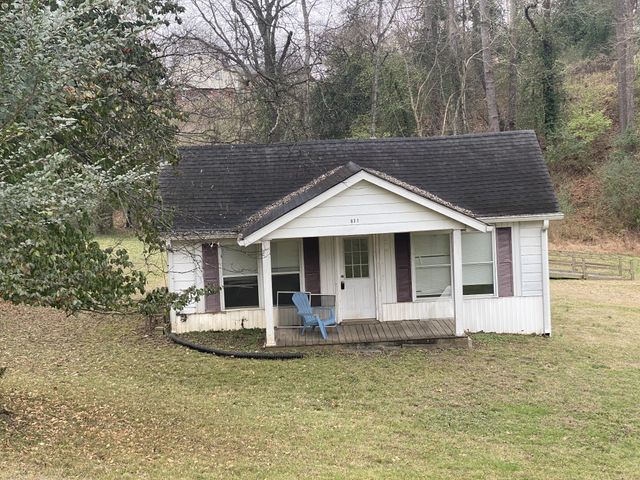 831 Cumberland Dr, Clarksville, TN 37040