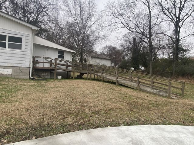 831 Cumberland Dr, Clarksville, TN 37040