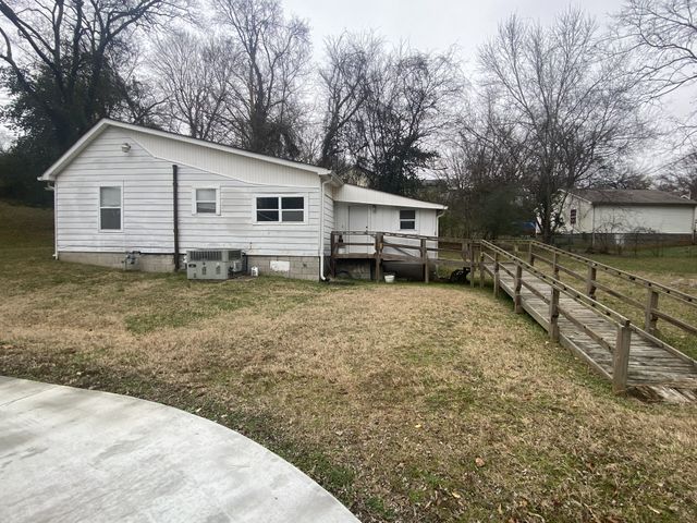 831 Cumberland Dr, Clarksville, TN 37040