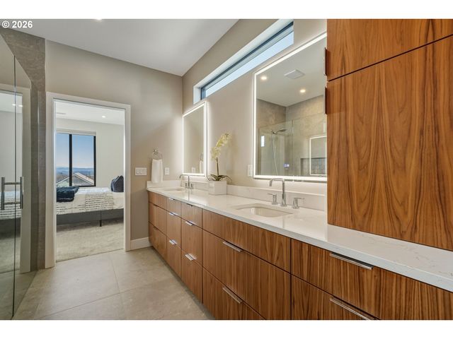 517 Ne PROVINCE Dr, Camas, WA 98607