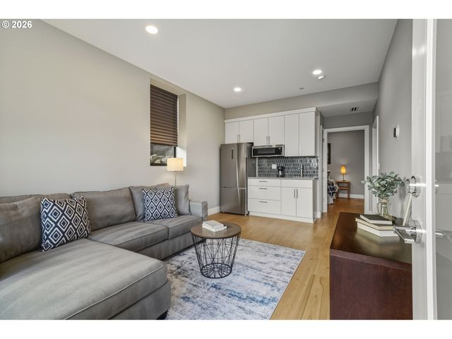 517 Ne PROVINCE Dr, Camas, WA 98607