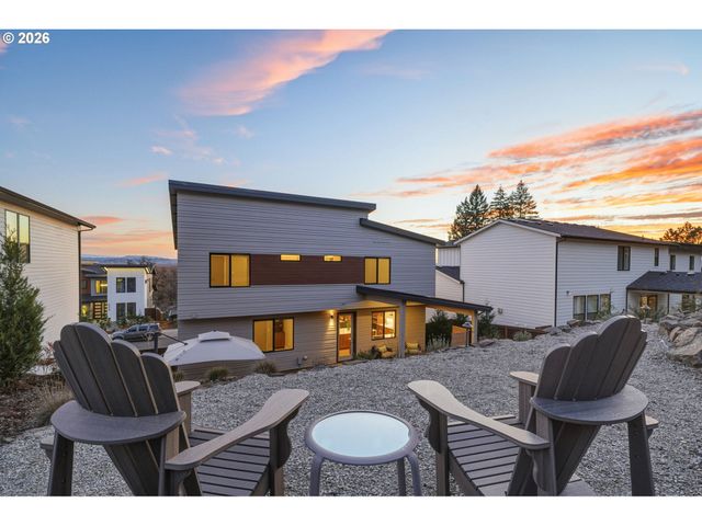 517 Ne PROVINCE Dr, Camas, WA 98607