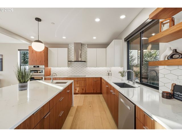 517 Ne PROVINCE Dr, Camas, WA 98607