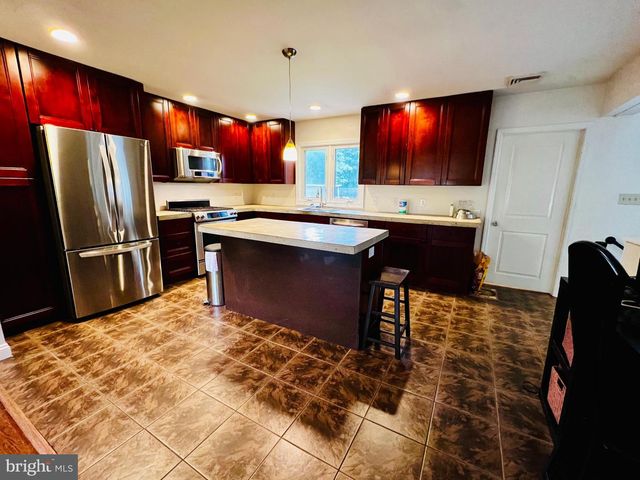 559 CHESTNUT TER, Vineland, NJ 08360