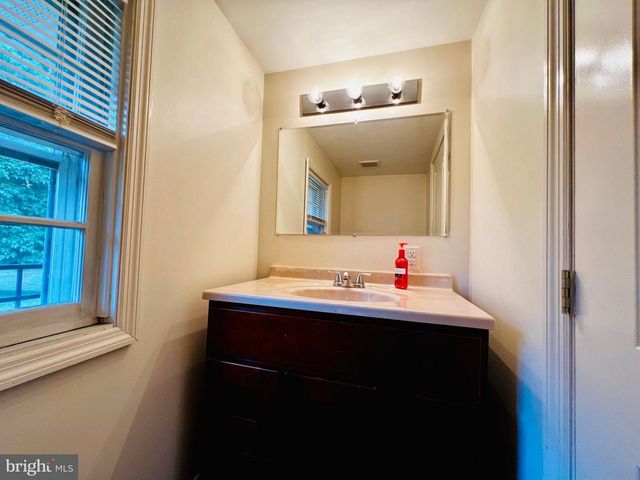 559 CHESTNUT TER, Vineland, NJ 08360