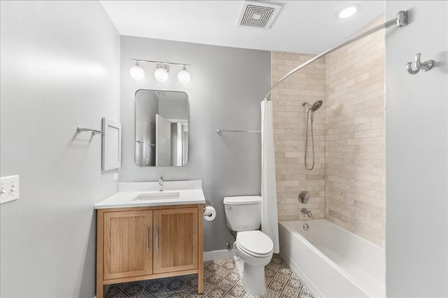 3140 N Sheffield Avenue 709, Chicago, IL 60657