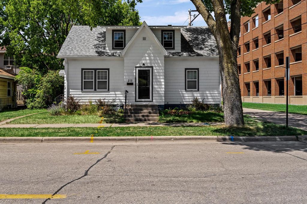 213-215 16th STREET N, La Crosse, WI 54601