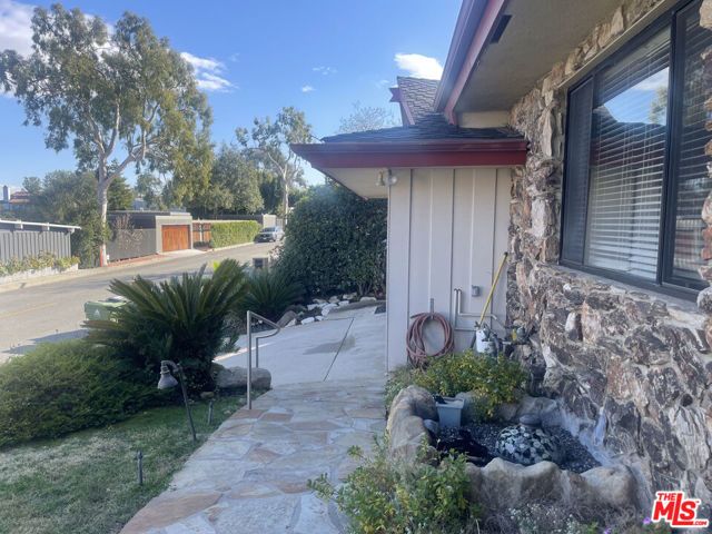 2027 Westridge Road, Los Angeles, CA 90049