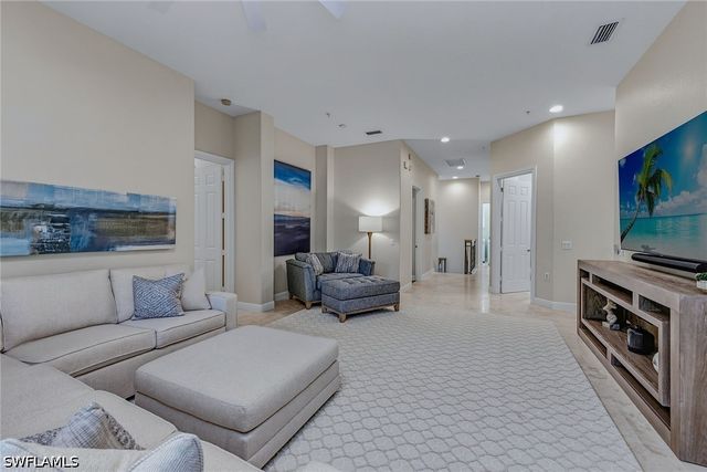 3053 Aviamar CIR 203, Naples, FL 34114