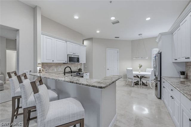 3053 Aviamar CIR 203, Naples, FL 34114