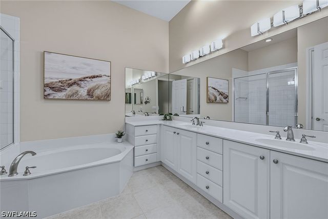 3053 Aviamar CIR 203, Naples, FL 34114