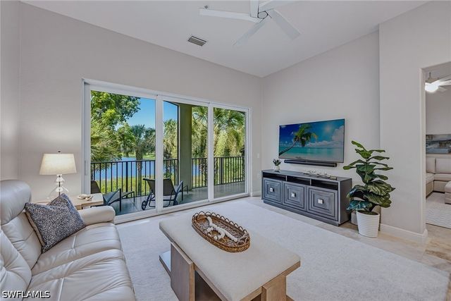 3053 Aviamar CIR 203, Naples, FL 34114