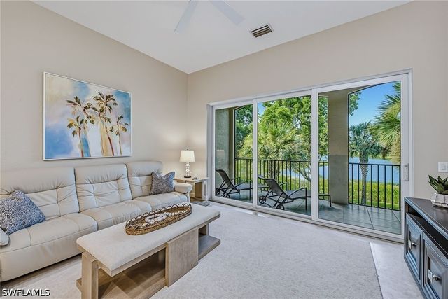 3053 Aviamar CIR 203, Naples, FL 34114