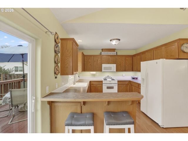 58930 TUNDRA Ct, St Helens, OR 97051