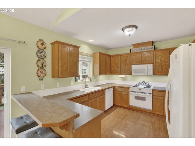 58930 TUNDRA Ct, St Helens, OR 97051