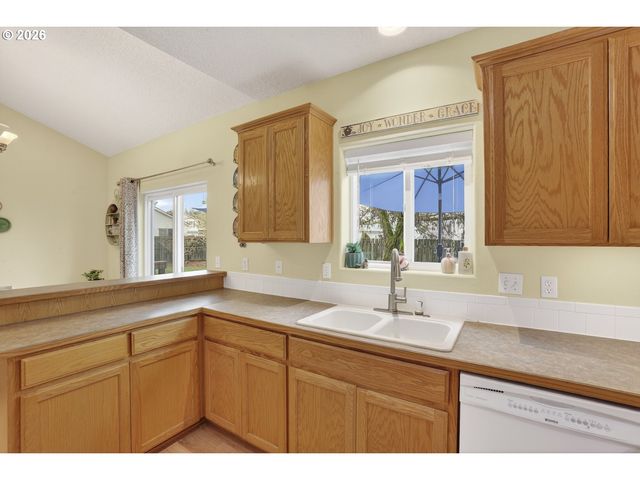 58930 TUNDRA Ct, St Helens, OR 97051