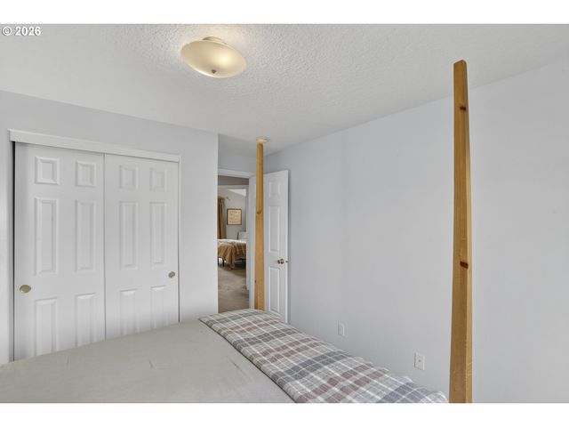 58930 TUNDRA Ct, St Helens, OR 97051