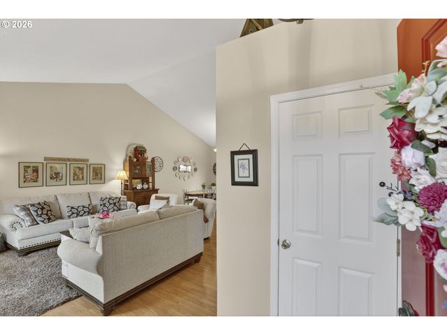 58930 TUNDRA Ct, St Helens, OR 97051