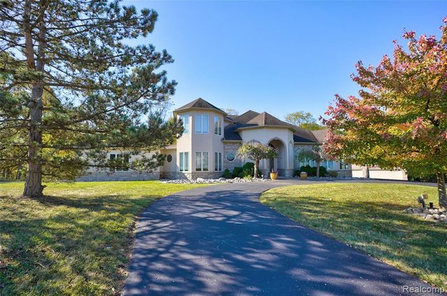 5166 Warwick Woods Trail, Grand Blanc, MI 48439