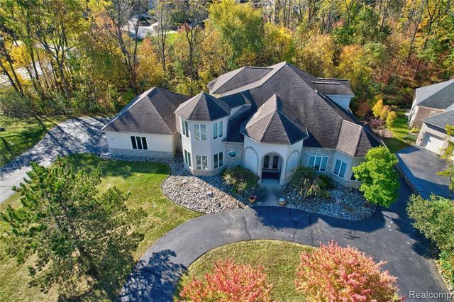 5166 Warwick Woods Trail, Grand Blanc, MI 48439