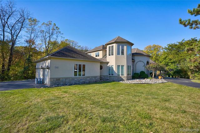 5166 Warwick Woods Trail, Grand Blanc, MI 48439