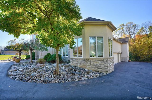 5166 Warwick Woods Trail, Grand Blanc, MI 48439