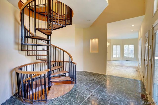 5166 Warwick Woods Trail, Grand Blanc, MI 48439