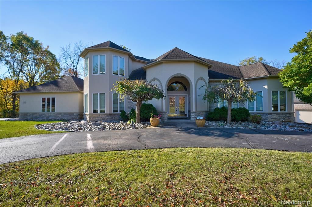 5166 Warwick Woods Trail, Grand Blanc, MI 48439