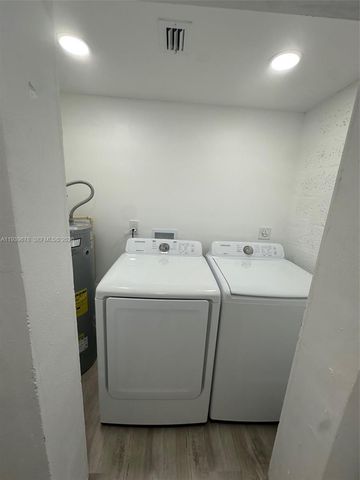 1521 NE 43rd Ct, Pompano Beach, FL 33064