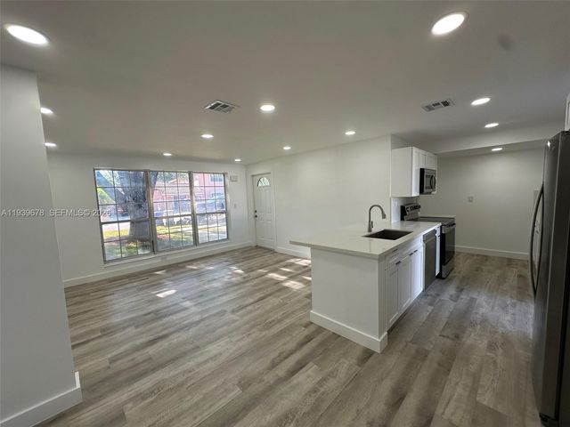 1521 NE 43rd Ct, Pompano Beach, FL 33064