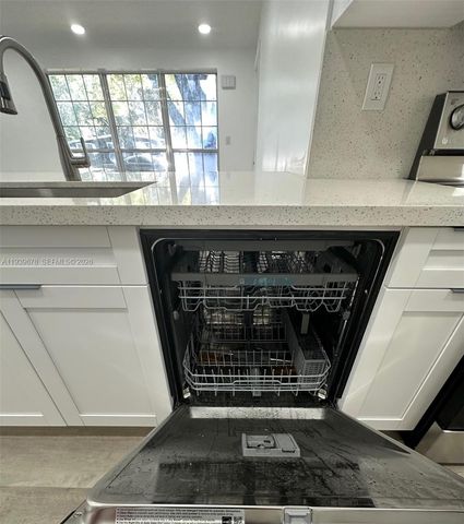 1521 NE 43rd Ct, Pompano Beach, FL 33064