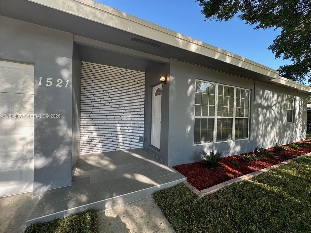 1521 NE 43rd Ct, Pompano Beach, FL 33064