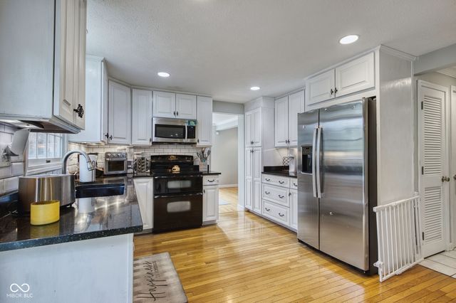 9111 Ditch Road, Indianapolis, IN 46260