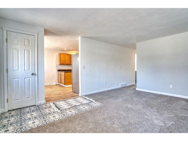 737 Goss Dr, Longmont, CO 80504