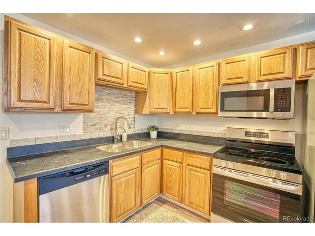 737 Goss Dr, Longmont, CO 80504