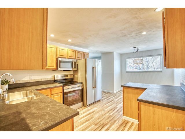 737 Goss Dr, Longmont, CO 80504