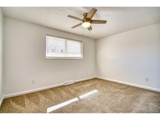 737 Goss Dr, Longmont, CO 80504