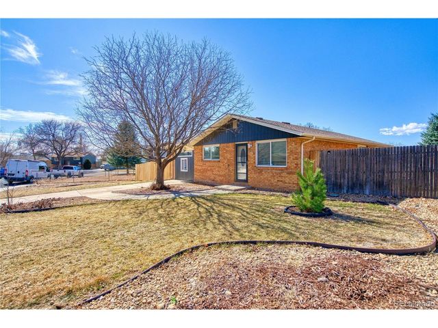 737 Goss Dr, Longmont, CO 80504