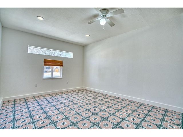 737 Goss Dr, Longmont, CO 80504