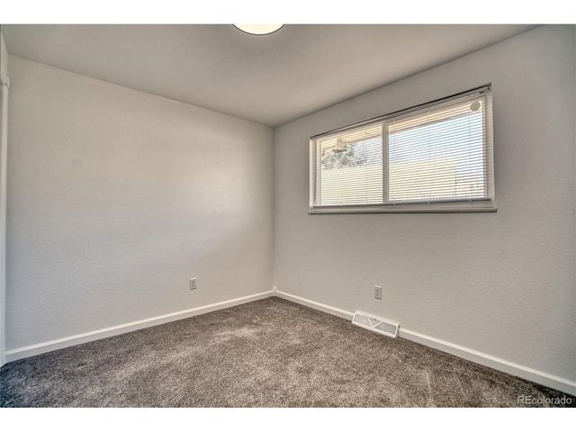 737 Goss Dr, Longmont, CO 80504