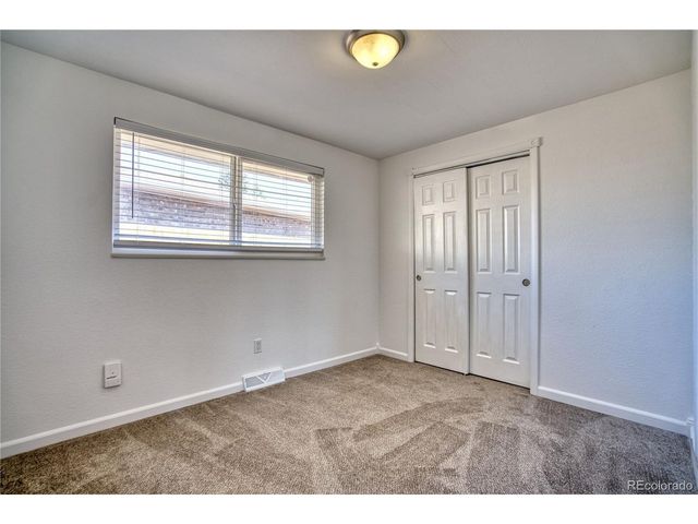 737 Goss Dr, Longmont, CO 80504