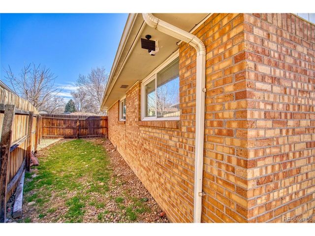 737 Goss Dr, Longmont, CO 80504